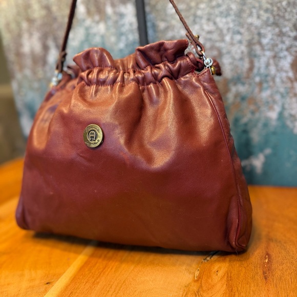 Etienne Aigner Handbags - Etienne Aigner Minimalist 1970’s/80’s Burgundy Leather Bucket Shoulder Bag